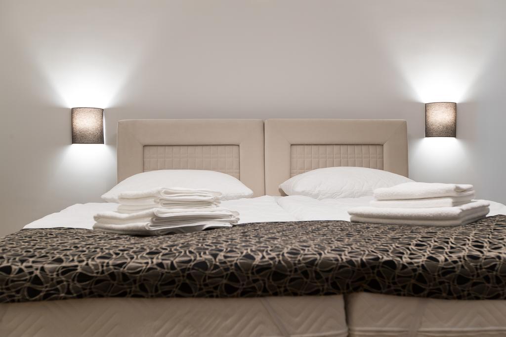 Doppel- oder Zweibettzimmer